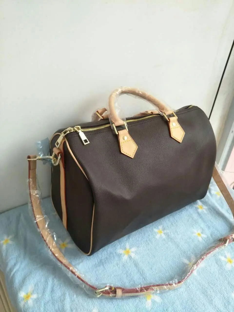 

Hot Selling!!!2019 new fashion women handbag good quality pu speedy bag with strap free shipping