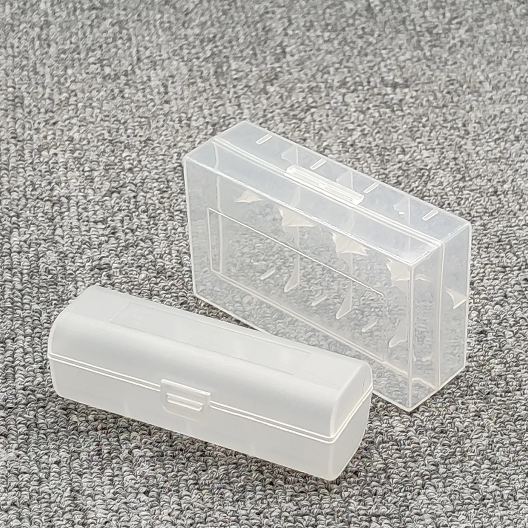 Boîte de protection étanche pour batterie 21700 fermée, design compact et solide, idéal pour le transport.