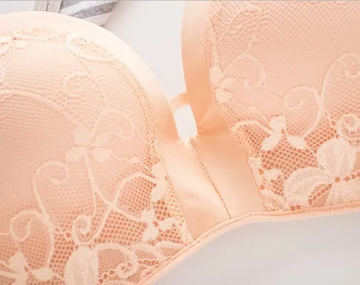 Set one's mind at ease strapless invisible bra gathers anti-slip lace to wipe bosom wedding dress without trace underwear - Цвет: white
