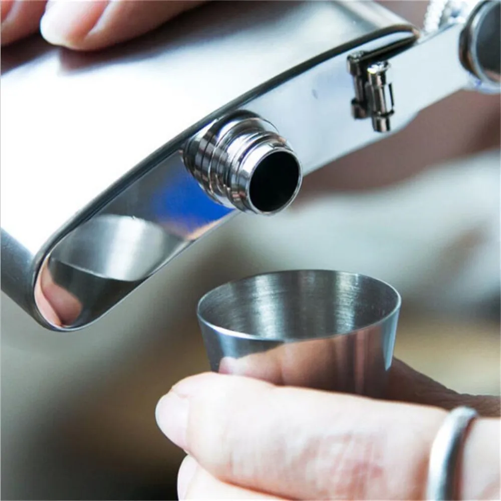1pc 30ml Stainless Steel Wine Glasses Cup Portable Beer Key Chain Outdoor Cup Camping Whiskey Travel Mugs Tumblers