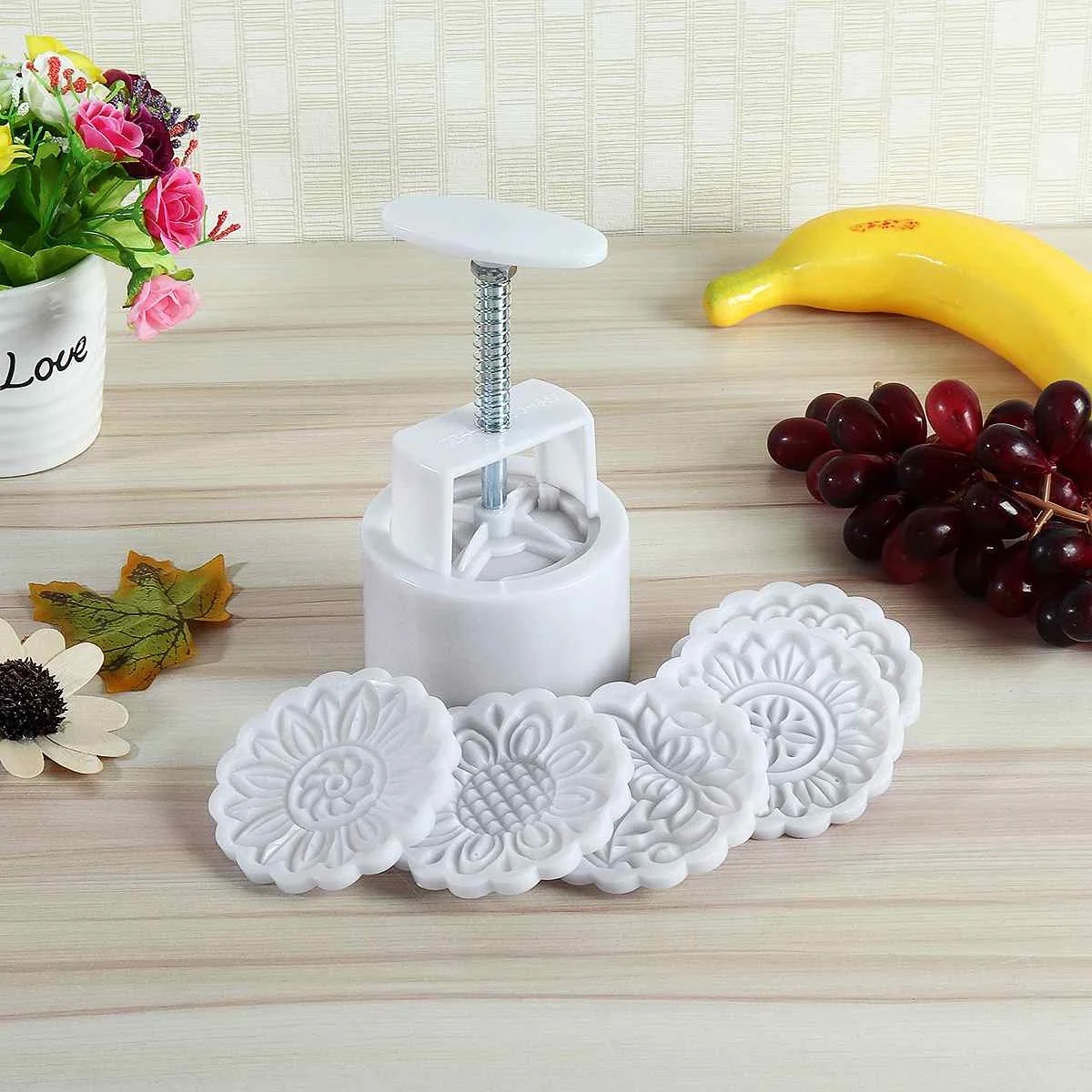 

Round Moon Cake Mold Set Resin Cookies Press Pastry Mould 6 Flower Stamps Kitchen DIY Hand Pressure Baking Tool Bakeware White