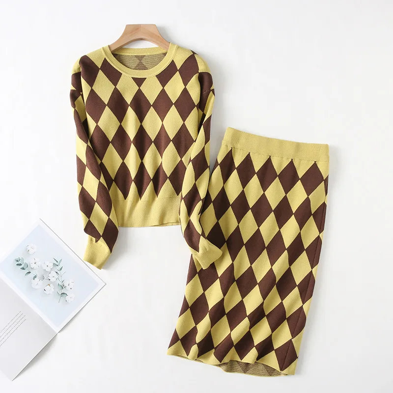 

A Generation of New Style Fashion Elegant Plaid Contrast Color Pullover Knitted Sweater + High Waist Skirt Entity
