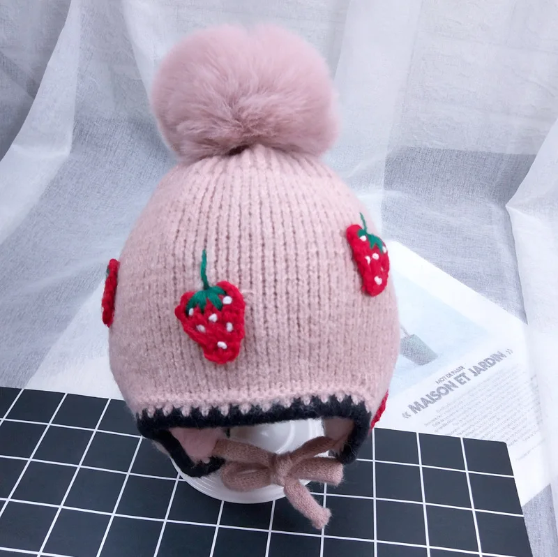 Клубничный Beanie Hat baby помпоном вязаная Шапки для детей для маленьких девочек и мальчиков шерстяная теплая зимняя шапка - Цвет: Розовый