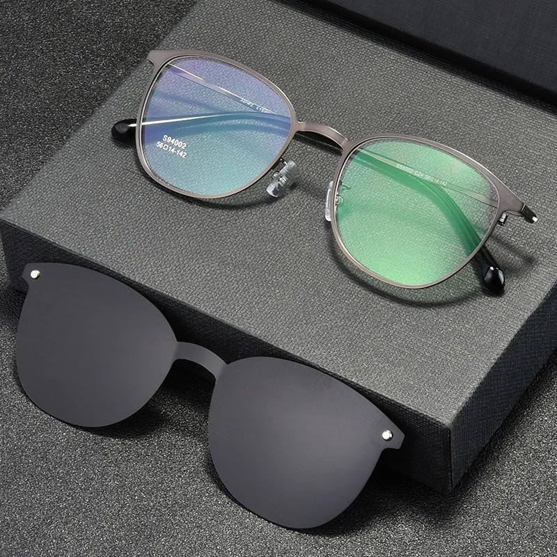 

2020 The new optical glasses full-frame one-piece clip-on sunglasses retro metal polarized magnetic mirror set for men and women