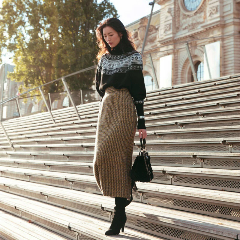 Комплект из двух предметов женский цветочный пуловер джемпер и клетчатая юбка