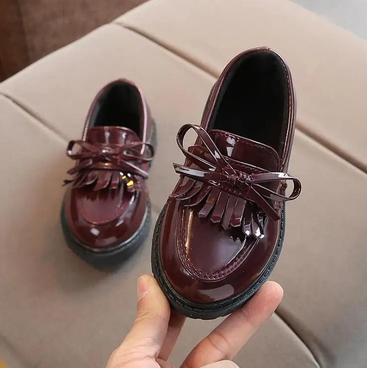 Новая брендовая весенне-Осенняя детская обувь из искусственной кожи для мальчиков и девочек Детские оксфорды с бахромой, брендовые туфли с бантом на плоской подошве размеры 21-36