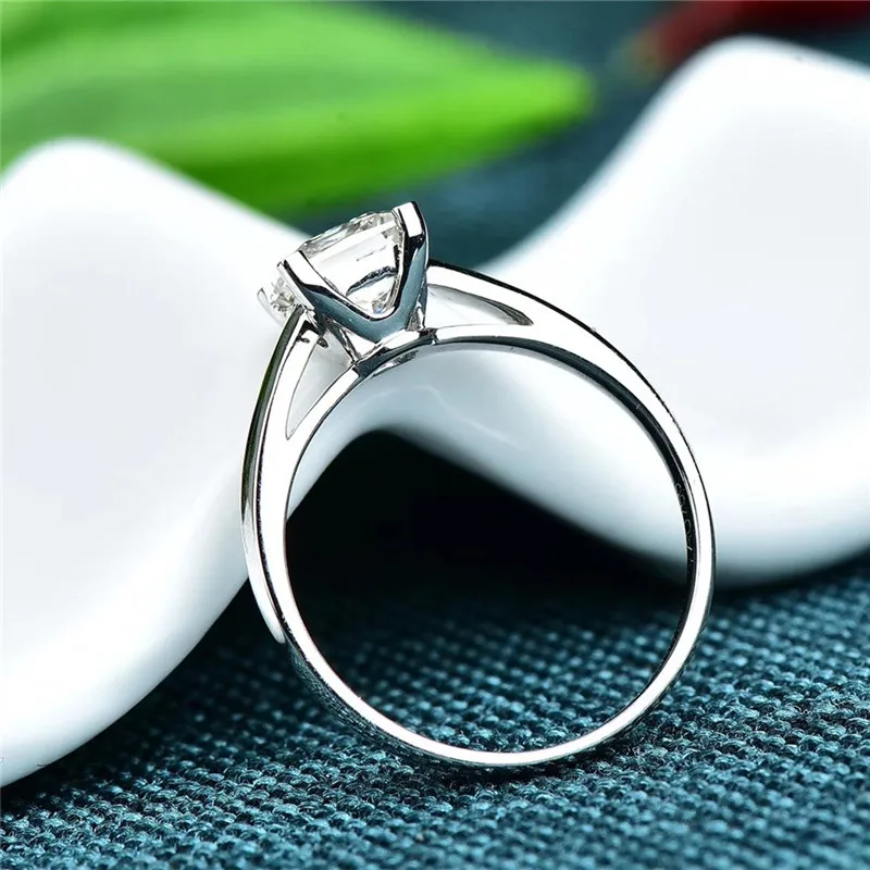 12508405477_232572709