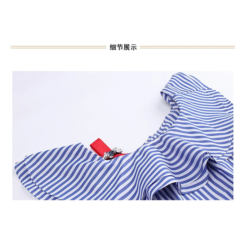 Женское платье на одно плечо с красным поясом белое синее в полоску бальное