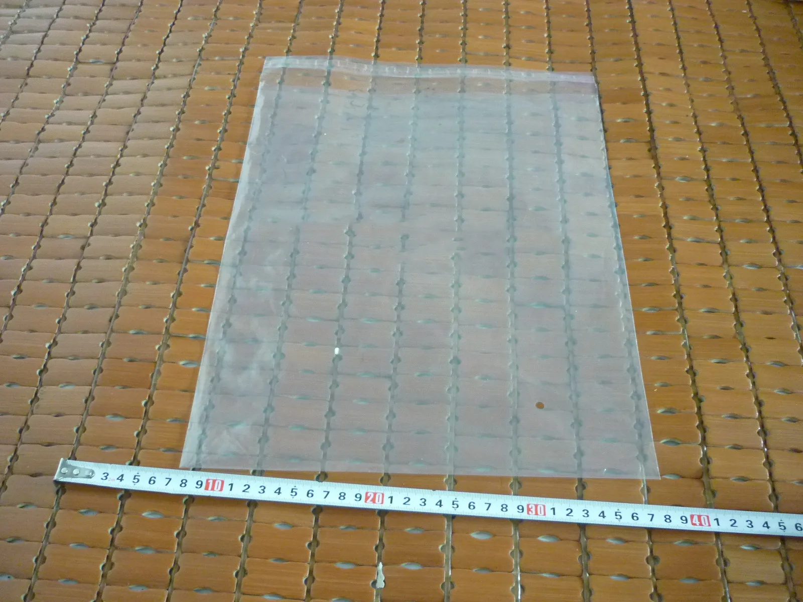 100x Opp самоклеющиеся уплотнения матовые полиэтиленовые пакеты 13,7 ''x 17,7'' дюймов для одежды Розничная упаковка 2,75 мил, может напечатать логотип на заказ
