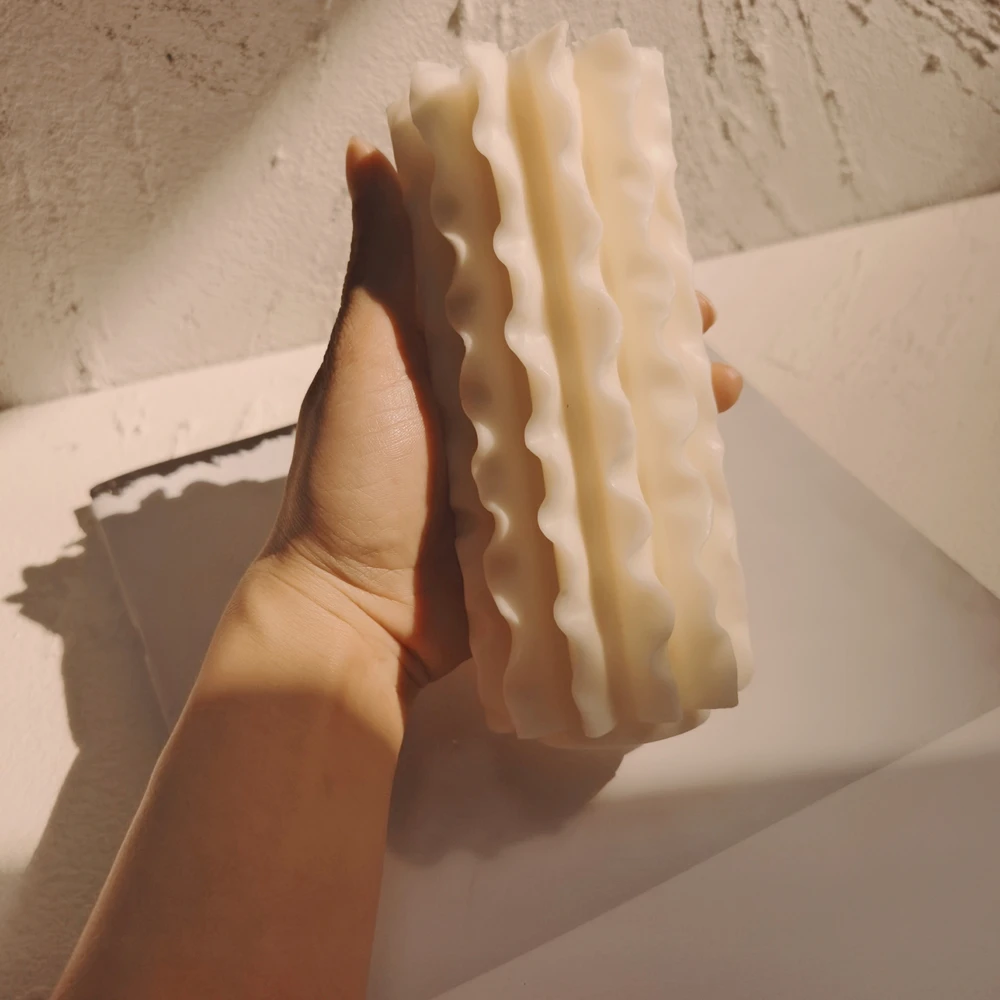 

Squiggle Unique Waving Design Wax Taper Candles Silicone Mold Wavy Petal Pillar Candle Mould Home Decor