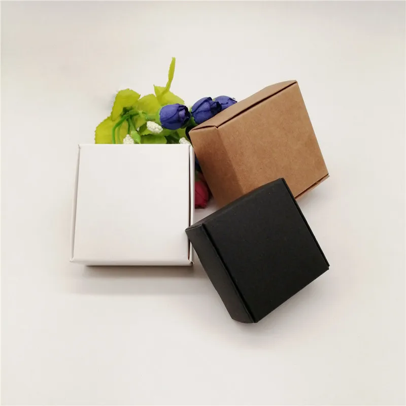 50 stücke Neue DIY Kraft Papier/Schwarz/weiß Geschenk Box Für Hochzeit Gefälligkeiten Geburtstag Party Candy Cookies Weihnachten party geschenk ideen Boxen