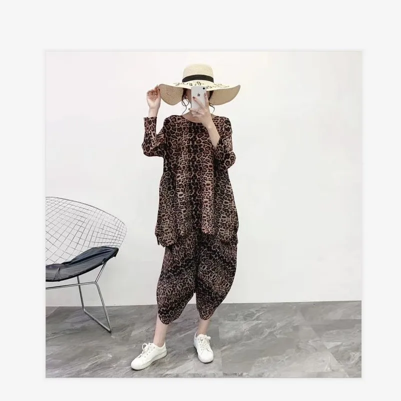 Miyake, модный трапециевидный Топ, плиссированные штанишки, леопардовый комплект