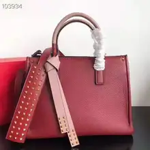 Первый слой из воловьей шерсти, мягкая и полная текстура, очень элегантный стиль, сочетающийся с цветом, тонкая работа