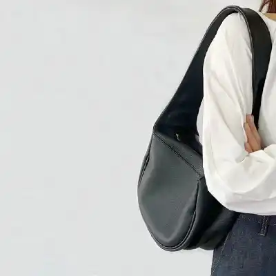 ladies leather saddle bag