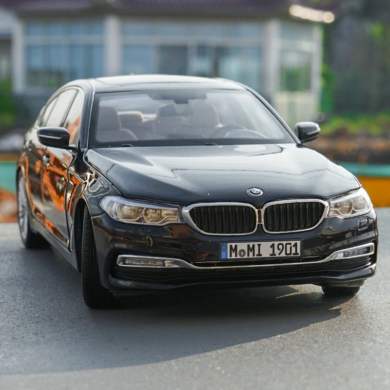 Оригинальная Заводская литая под давлением 1:18 B MW Новая модель автомобиля 5 серии