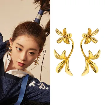 

Separate Designer Celebrity Blue White Red Gold Double Flower Earrings Metal Brass Ear Stud Origional Design Kupe for girls