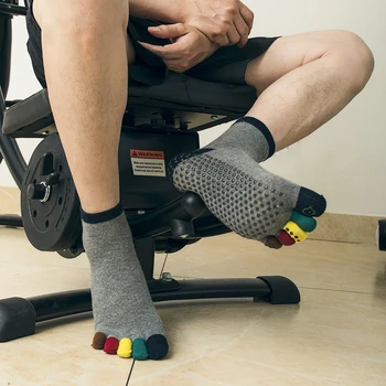 

Men's Pure Cotton Outdoor Walking Five Finger Socks Colored Finger Foot Anti Slip Middle Tube Leisure Breathable Footwear 2pairs