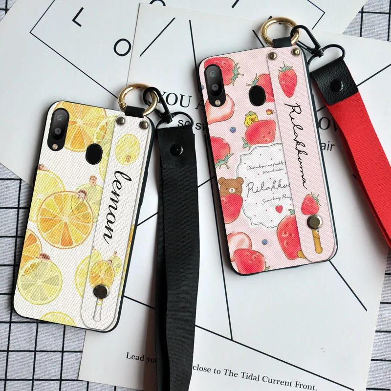 

Cute Bear Wristband Case For Samsung Galaxy A20 A30 A40 A50 Neck Strap Back Cover Galaxy A60 A70 A80 Stand Coque