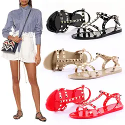 Vabadus/Новые летние сандалии-гладиаторы женские прозрачные туфли на плоской подошве с заклепками модные пляжные повседневные модельные