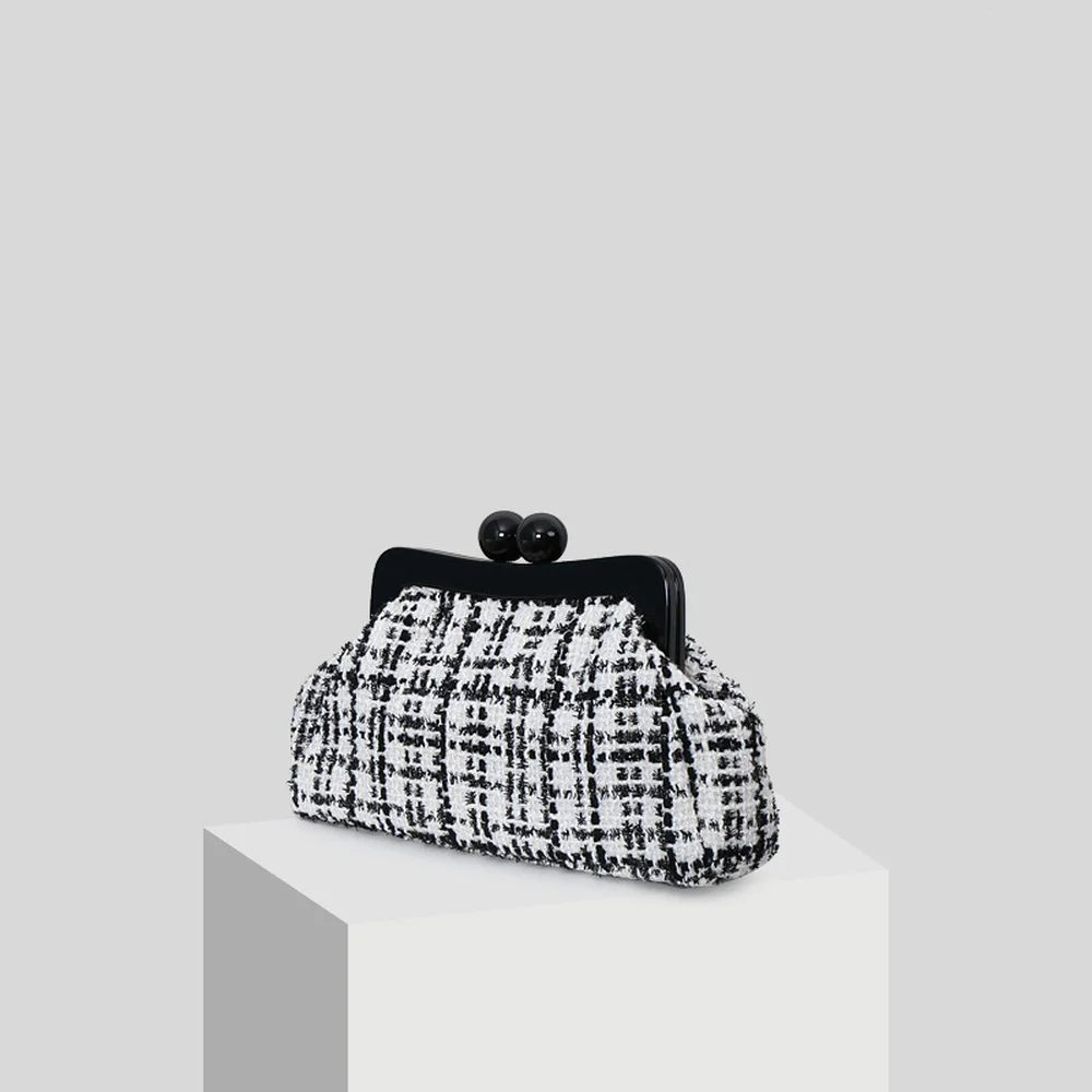 

2018 New Fashion Hand with Black and White Wool Plaid Fashion Handbag Chain Rhomboid Single Shoulder Woman Bag