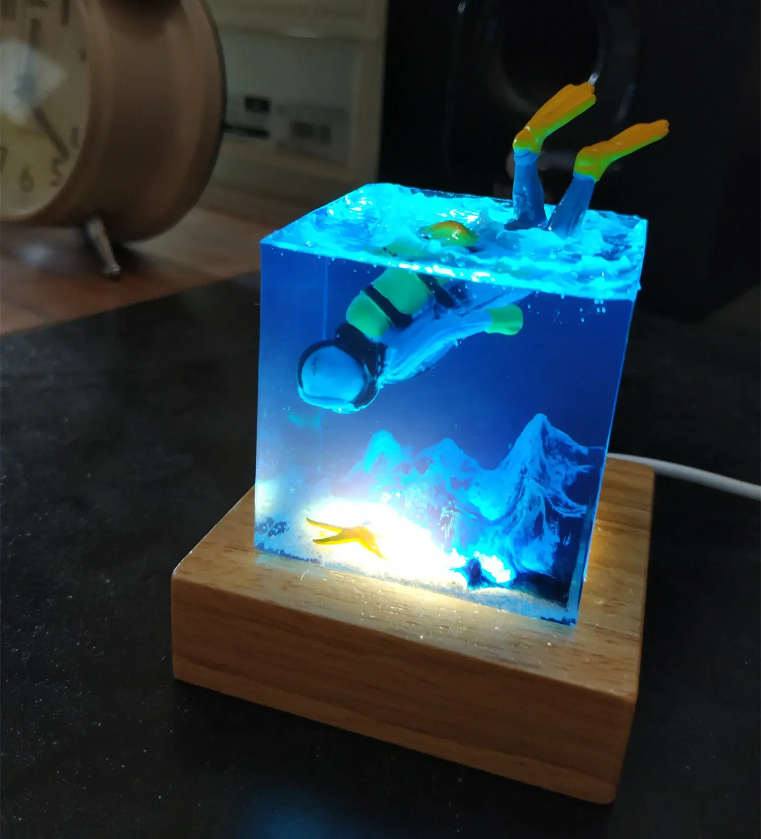 [TML] Handicraft creative gifts marine ornaments sea Diver fish tank night light Car accessories model adult gift | Игрушки и хобби