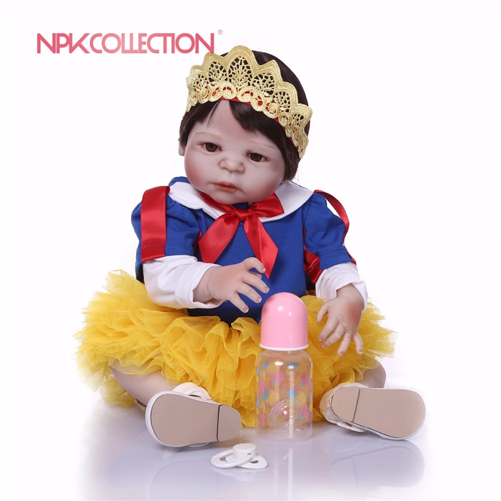 muñeca blancanieves bebe