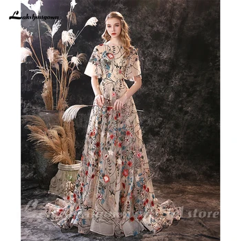 

Vintage Bell Sleeve A-Line Floral Wedding Guest Prom 2020 Dress O-Neck half Length Sleeve Court Train Lace with Embroidery