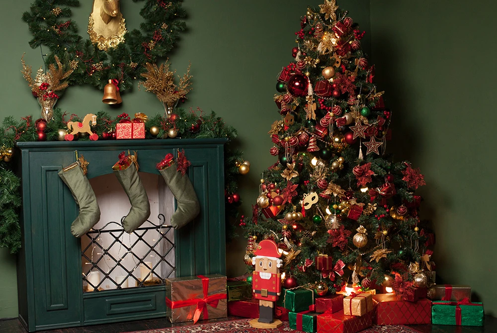 Год Рождество фон красный подарок коробки дерево камин носок фон Xmas Noel вечерние баннер зеленая стена дети портретный плакат