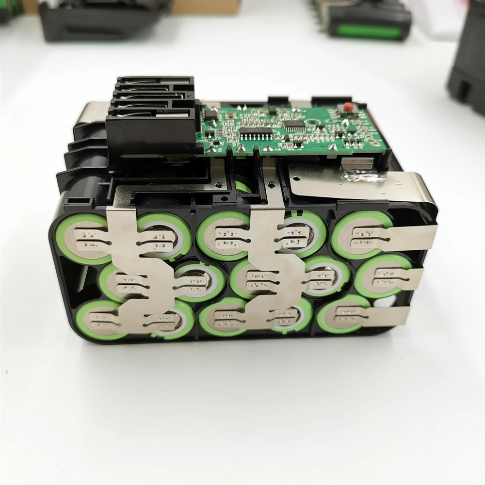 

dawupine 9.0Ah Li-ion Tool Battery for Milwaukee M18 48-11-1815 48-11-1850 Repalcement M18 Battery 2646-20 2642-21CT 9.3ah