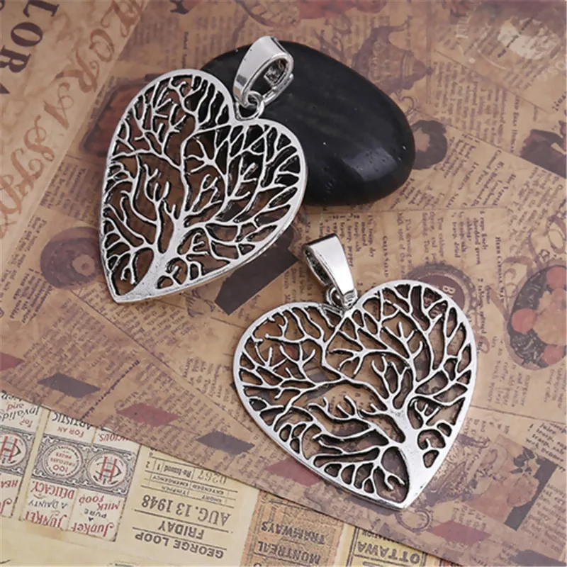 

DoreenBeads Fashion Zinc Based Alloy Pendants Heart Antique Silver Tree Pattern Jewelry DIY Charms 64mm(2 4/8") x 50mm(2"), 1 PC