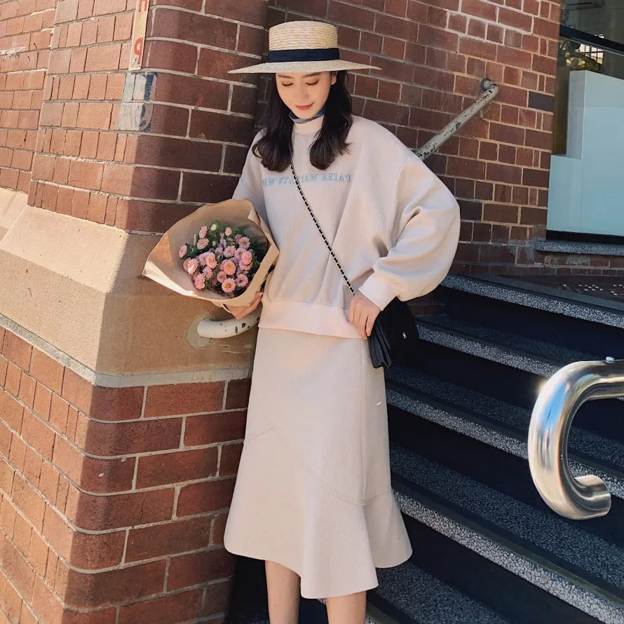 

Photo Shoot Oversize Beige Apricot Crew Neck Pullover Hoody Casual Two-Piece Set Knitted Flounced Skirt Women's