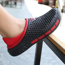 Летняя пористая обувь пляжные сандалии с закрытым носком и вырезами; большие размеры легкая дышащая обувь; tuo; Размеры 37-45