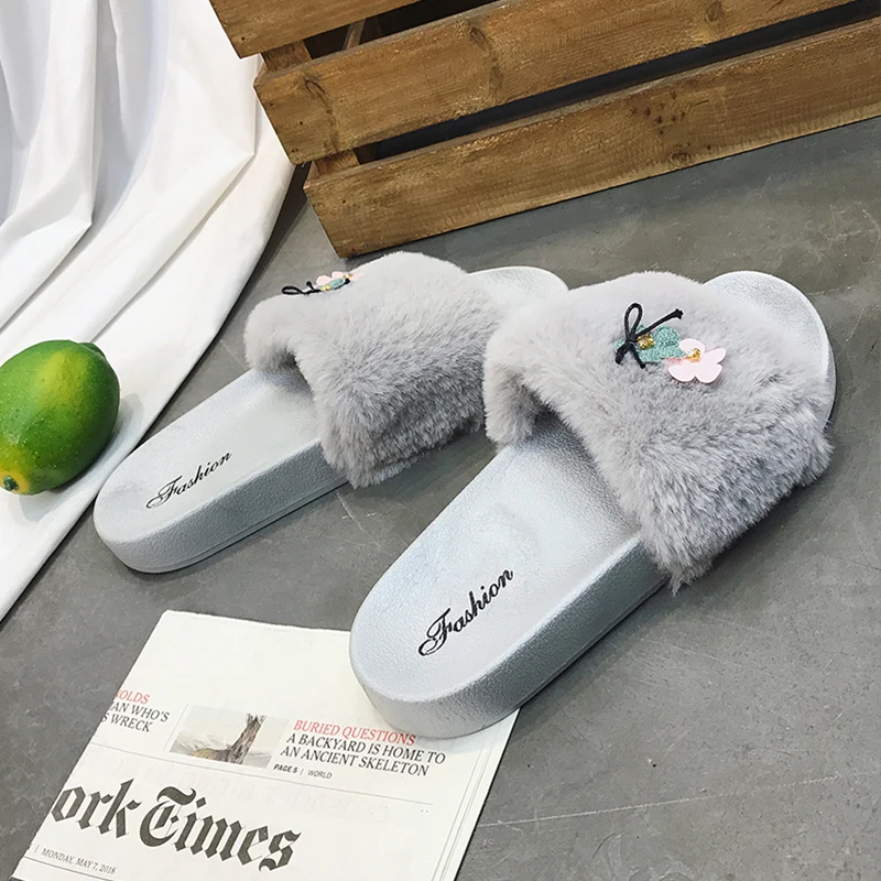 

Warm Furry Home Slippers Winter Indoor Slippers Women 2019 New Slip On Platform Slippers Women Pink White Fluffy Slippers Women