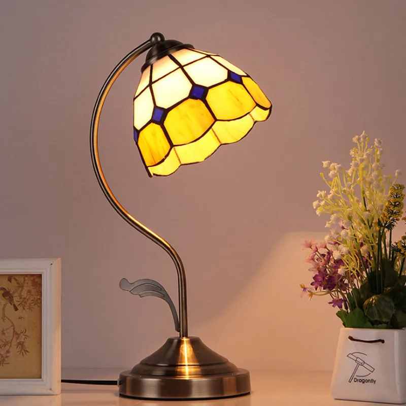 Винтажная Светодиодная лампа tiffanylamp для спальни боковая Настольная E27 окрашенная