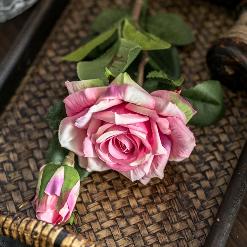 KEAIDUO Confezione Da 2 Ghirlande Di Rose Artificiali In Seta - 2,2 Metri L'una, Rosso, Per Decorazioni Matrimonio, Casa, Pareti, Esterno - 2
