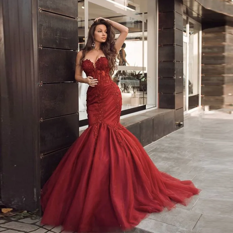 

Elegant Red Mermaid Prom Dress Lace Appliques Sexy Sweetheart Tulle Strapless Graduation Occasion Formal Party Gowns Sleeveless