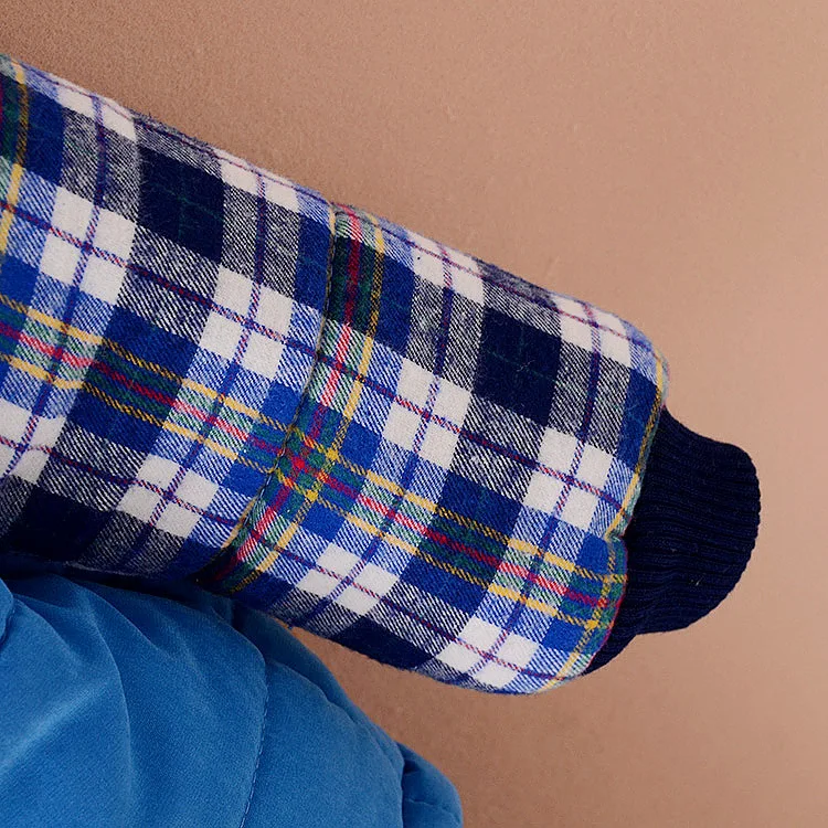 2389785236_1832678058