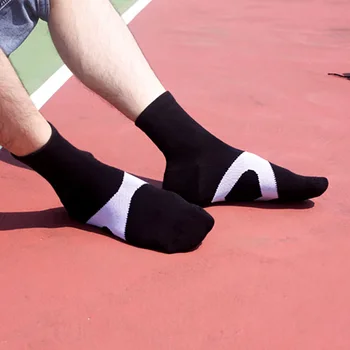 

Mens Sports Socks Sweat-Absorbent Breathable Basketball Socks Outdoor Running Hiking Socks