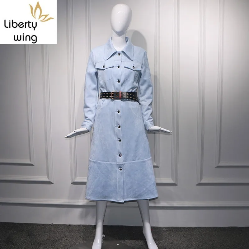 Женское Замшевое платье средней длины однобортное с длинными рукавами и