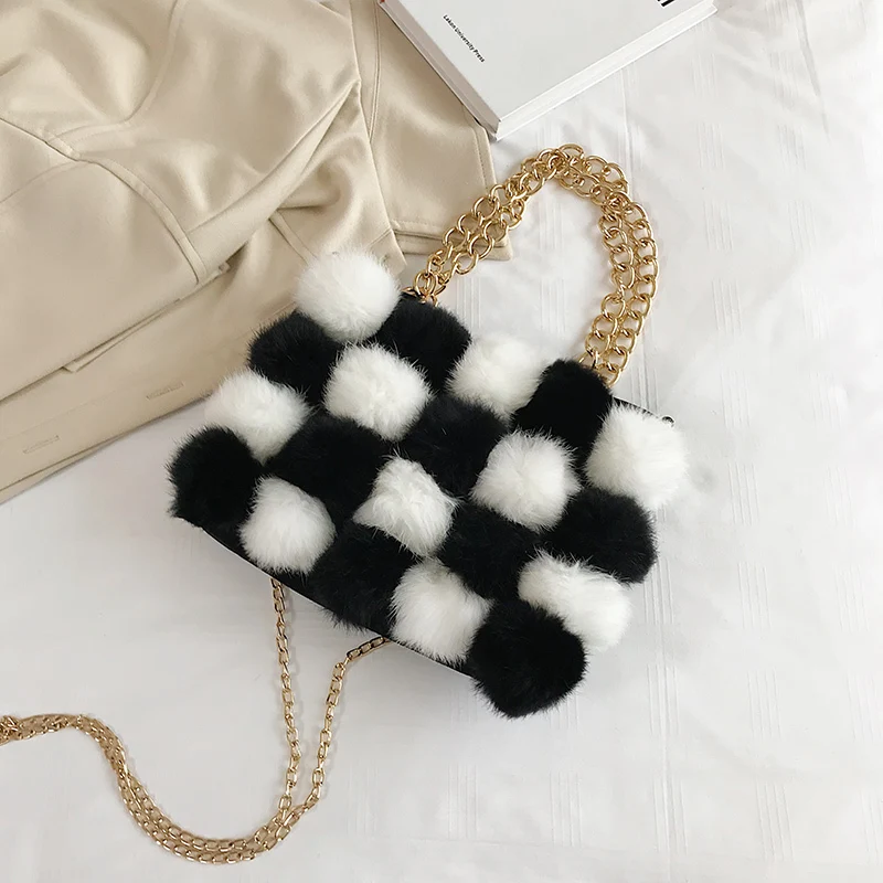 

Artificial fur Shoulder Bag 2019 Winter or Autumn Handbag for Women Chain Fashion Leisure Bag Cute Black and White Package