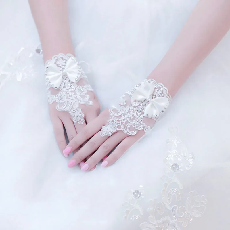 H9045d61fb18841aab9d46423691f2e431 Elegan Lace Short Bridal Gloves Inlaid Rhinestone Bowknot Slim Bridal Fingerless Gloves White Ivory Wedding Gown Accessories Mallzona