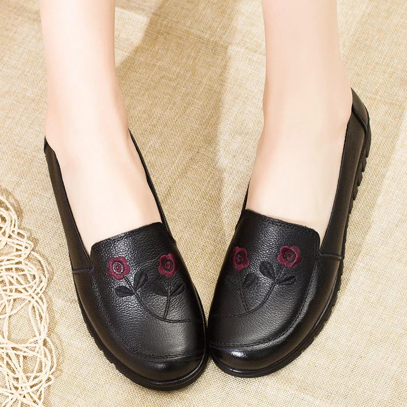 Women shoes soft genuine leather loafers non-slip solid color casual shoes ladies flats Slip On beathable women plus size shoes