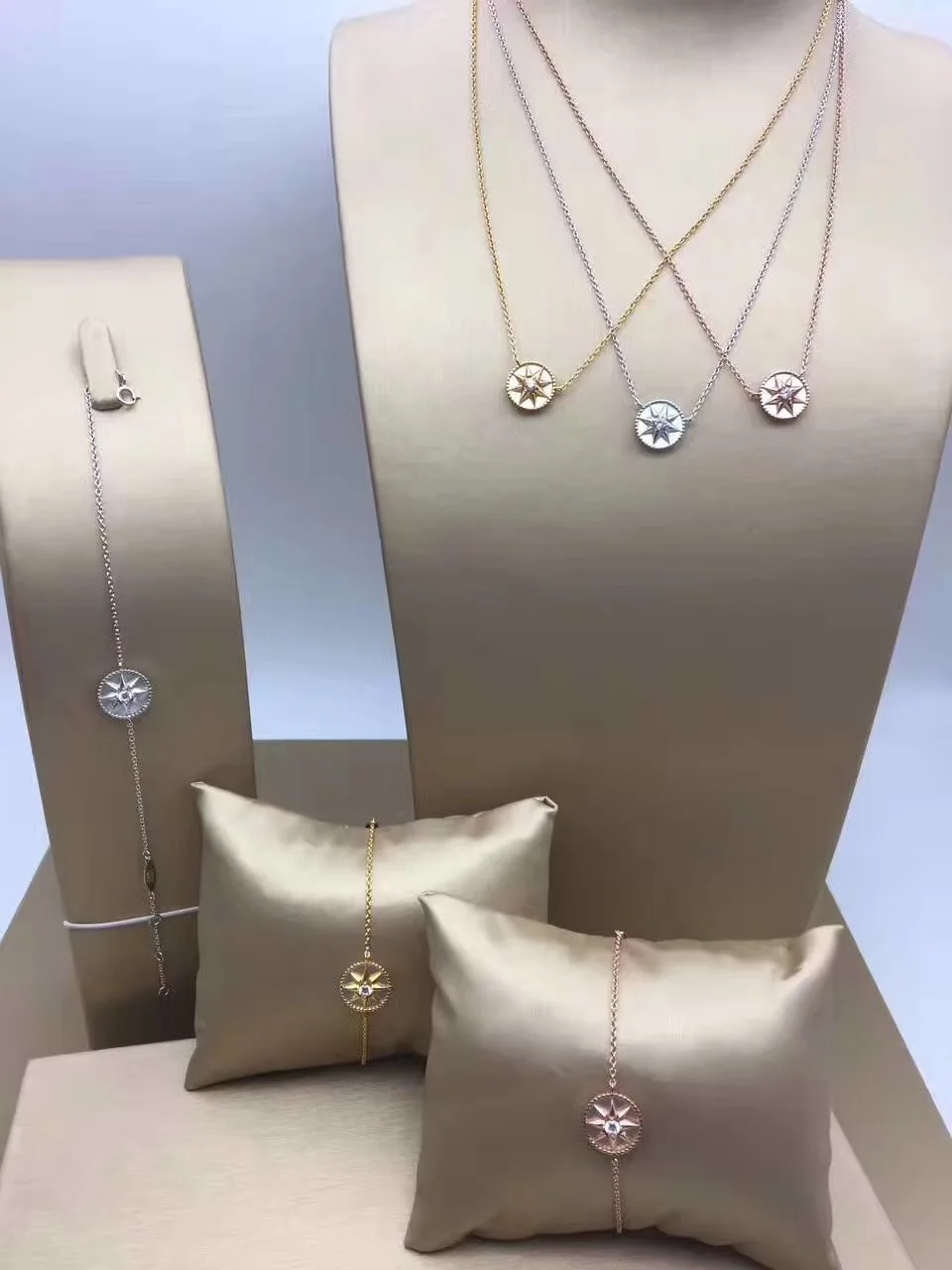 

Fashion Famous Brand Rose Des Vents Necklace Bracelet Jewelry Set Girls Shell Agate Lucky Star Companss Pendant Bracelet Set