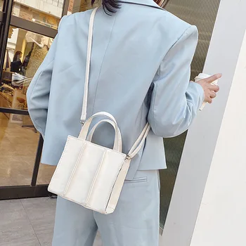 

2020 new portable small square bag fashion slung shoulder female bag wild small bag personality casual female bag