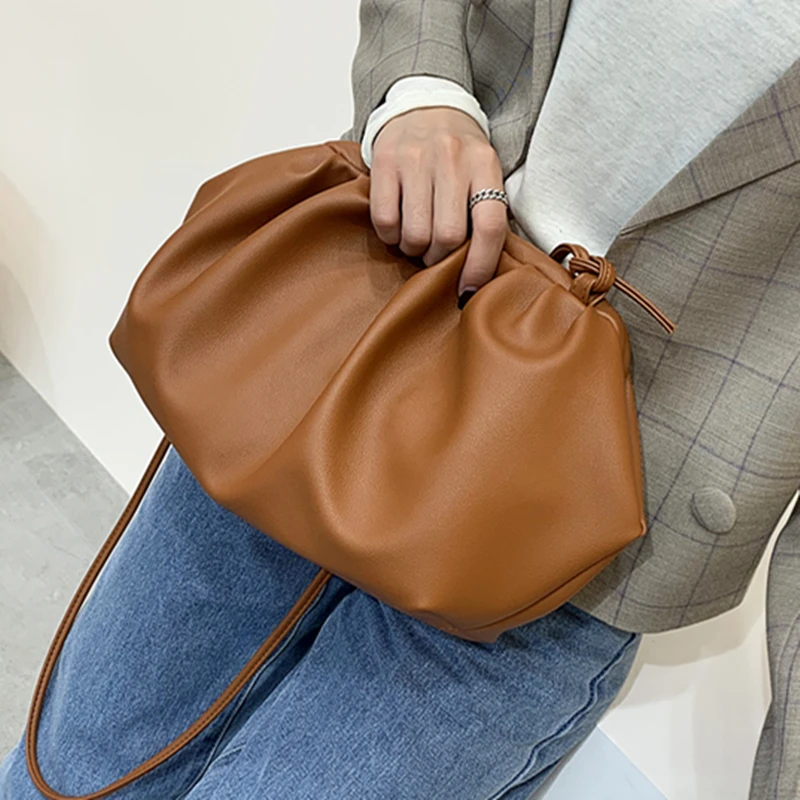 Женская Новая Модная Портативная сумка через плечо, высококачественные кожаные адсорбционные сумки через плечо, Дизайнерские однотонные мягкие сумки