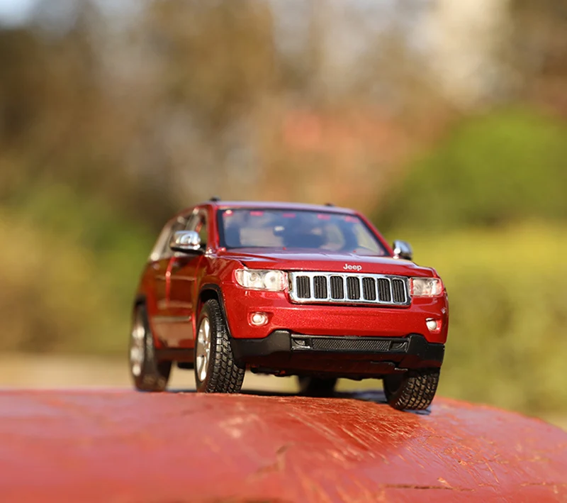 Детские игрушки Maisto 3 цвета 1/24 Литой Сплав 2011 Jeep Grand Cherokee золотой белый красный 1:24 Модель автомобиля игрушки для мальчиков подарок