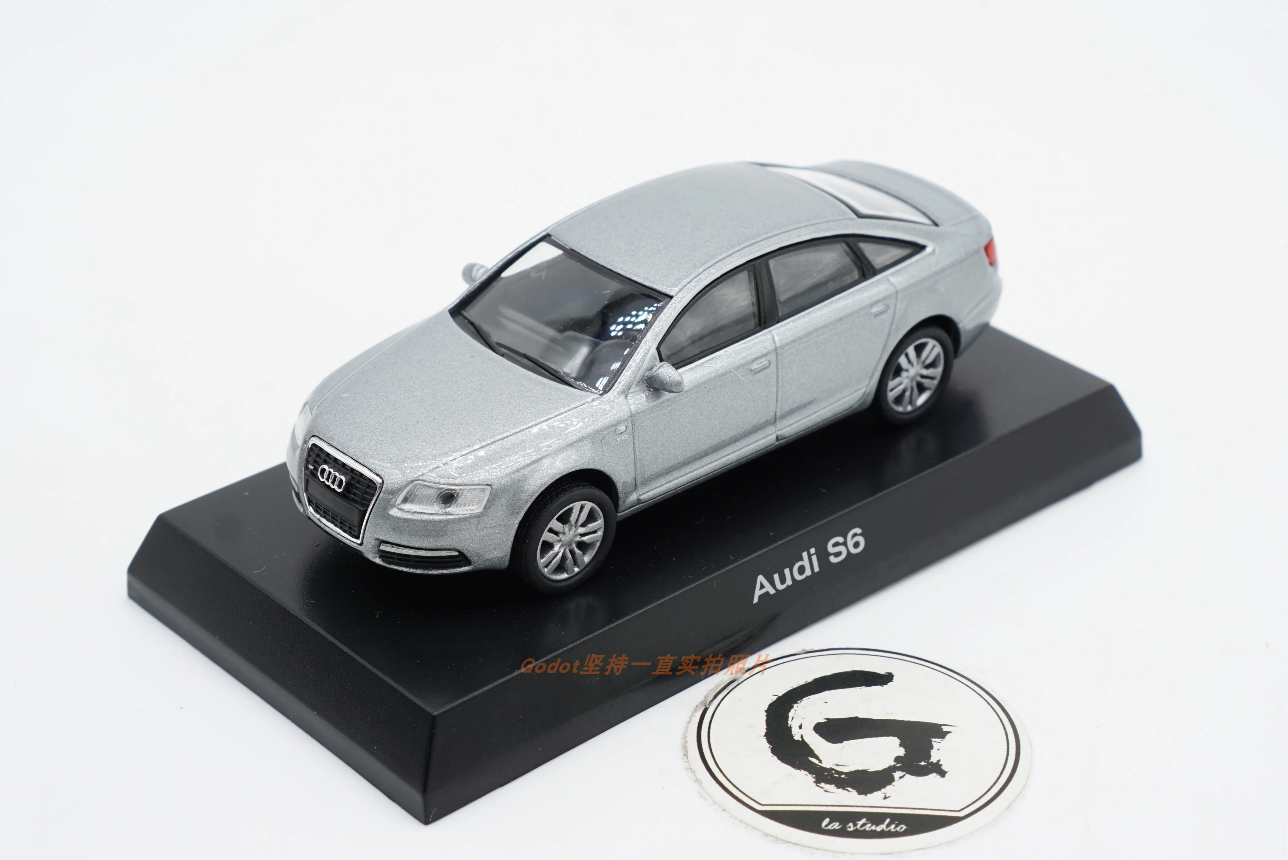 

Kyosho 1/64 Audi S6 Diecast Collection of Simulation Alloy Car Model Children Toys
