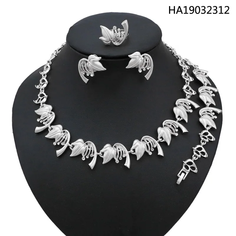 

Yulaili Fashion Gold Silver Crystal Maple Leaf Necklace Bracelet Ring Stud Earrings Wedding Bridal Jewelry Sets Free Shipping