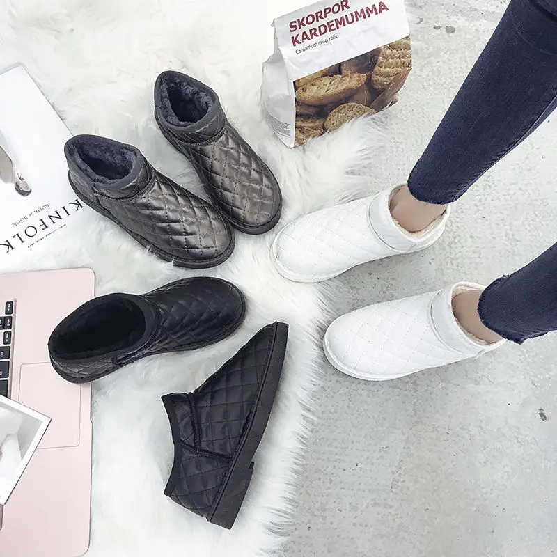 

2019 winter ladies snow boots short tube Korean version of the leather warm plus velvet student flat boots cotton shoes bread sh