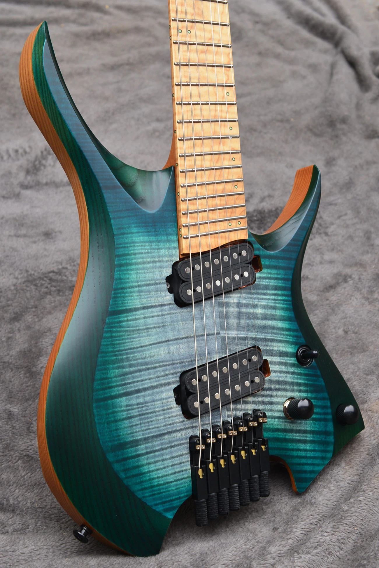 NKギター　ヘッドレス7弦 X-এ akira: 